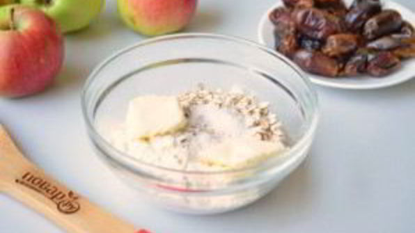 запеканка из яблок и фиников