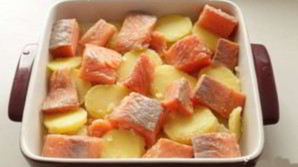 запеканка с брокколи и картофелем