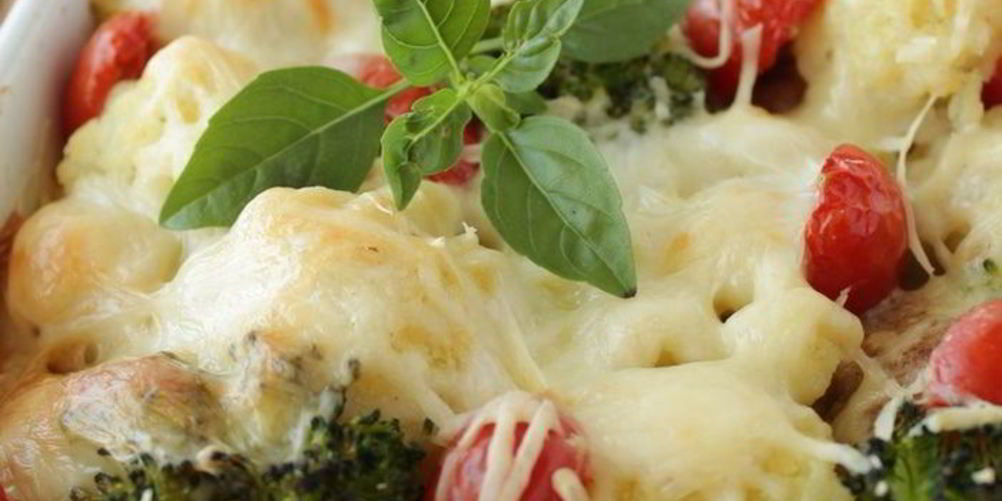 Рецепт запеканка с тефтелями, брокколи и цветной капустой