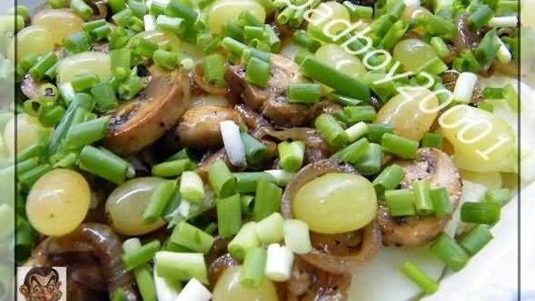 запеканка с виноградом и грибами