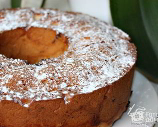 Сдобный венок с маком и сливовым джемом