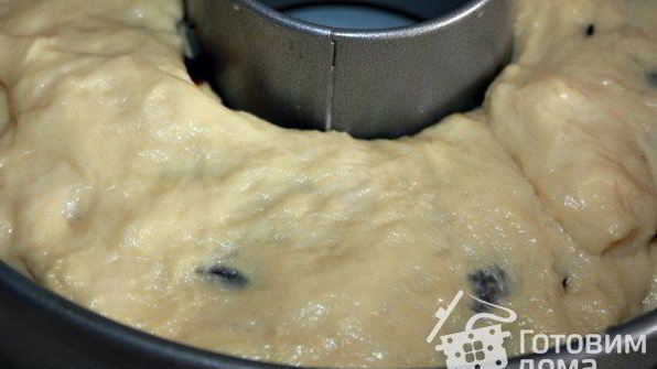 сдобный венок с маком и сливовым джемом