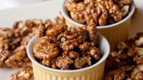 грецкие орехи в коричневом сахаре с чили