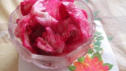 Капуста со свеклой в банках