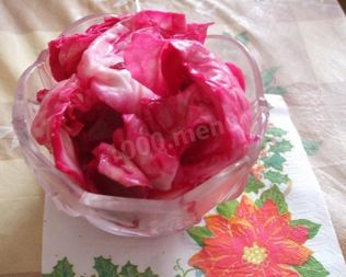 Капуста со свеклой в банках