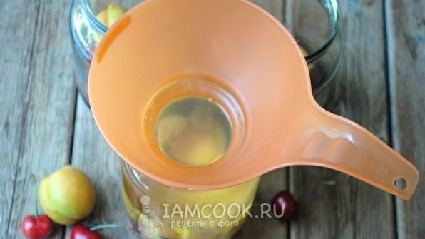 компот из черешни и абрикоса