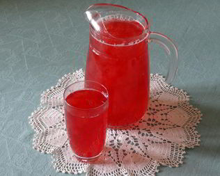 Компот из малины и яблок