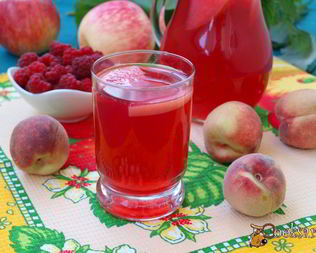 Компот из персиков, яблок и малины с мелиссой