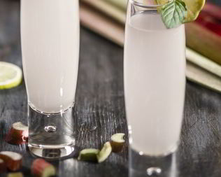 Компот из ревеня