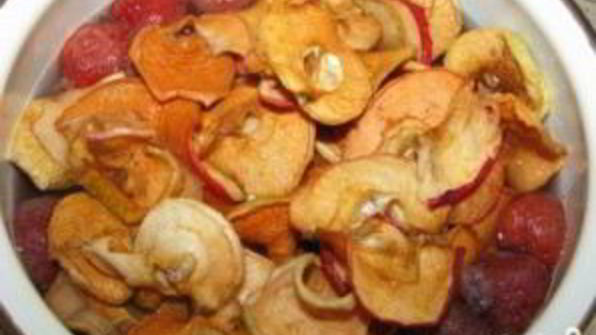 компот из сухофруктов и ягод