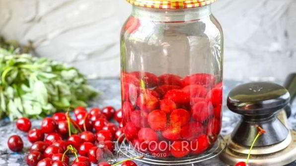 компот из вишни с косточками на зиму