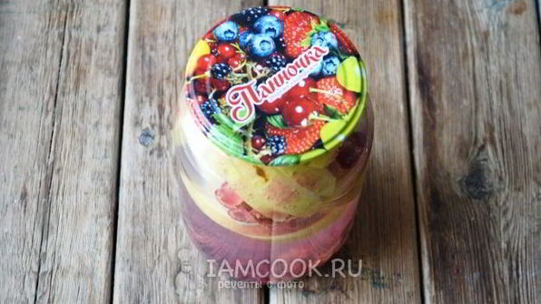 компот из яблок и вишни