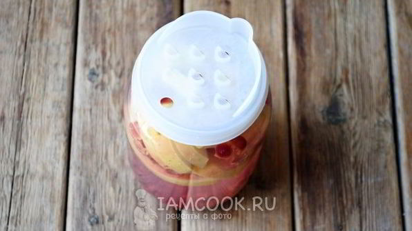 компот из яблок и вишни