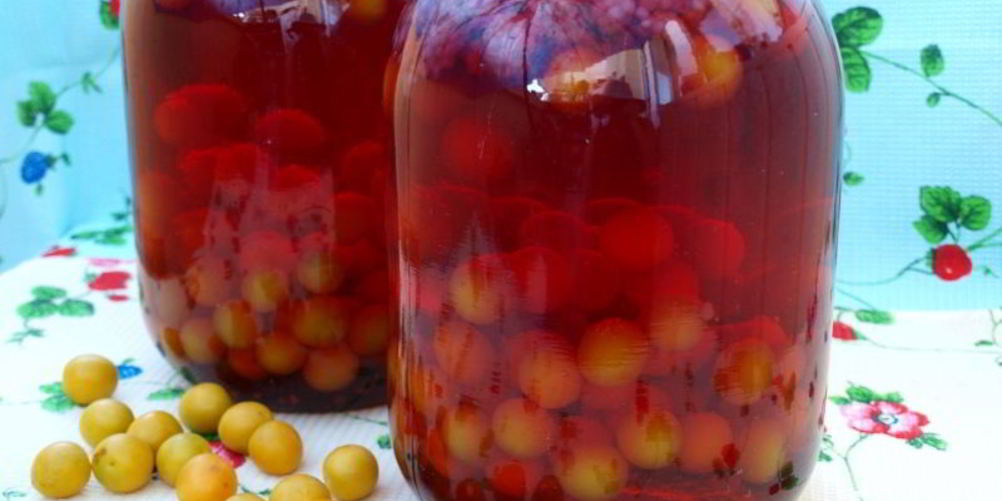 Рецепт компот с алычой и малиной