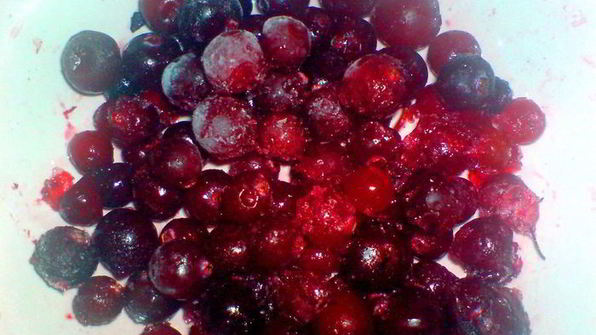 компотик из свежезамороженных ягод с лимоном