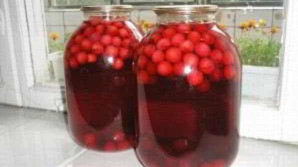 вишневый компот в банке