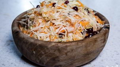 Квашеная капуста с клюквой