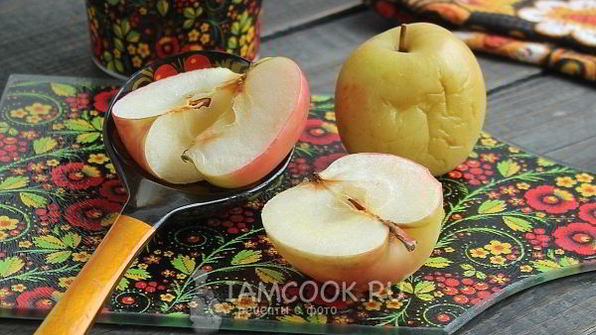 квашеные яблоки в банках