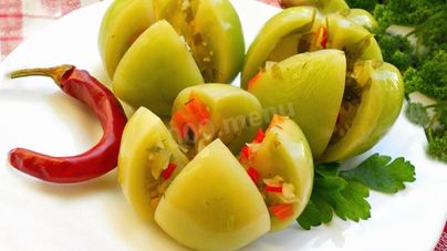 Квашеные зеленые помидоры в кастрюле