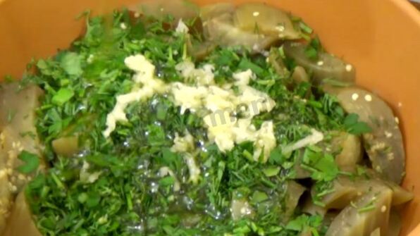 баклажаны маринованные с чесноком и зеленью