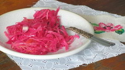 Капуста маринованная со свеклой