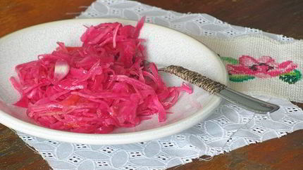 Капуста маринованная со свеклой