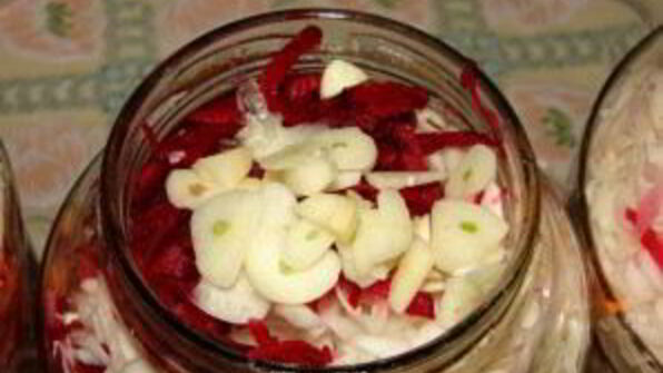 капуста маринованная со свеклой