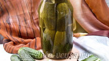 Хрустящие маринованные огурцы в банке