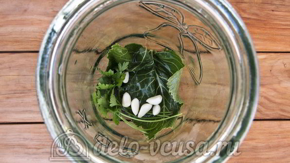 хрустящие маринованные огурцы в банке