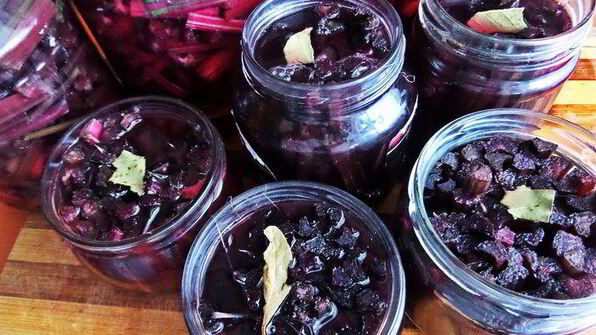 маринование свекольных стебельков