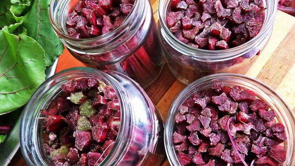 маринование свекольных стебельков