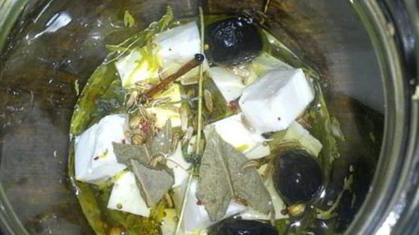маринованная брынза с оливками