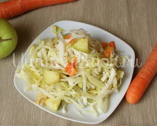 Маринованная капуста с яблоками