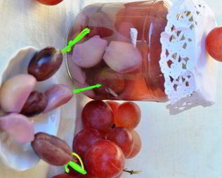 Маринованный чеснок с виноградом