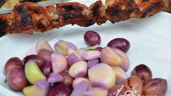 маринованный чеснок с виноградом