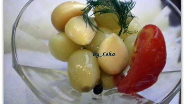 маринованный лук с чесноком