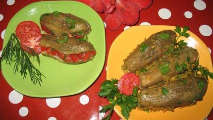 Маринованные баклажаны, фаршированные морковью и помидорами