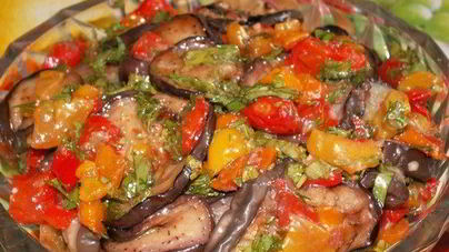 Маринованные баклажаны с овощами на закуску