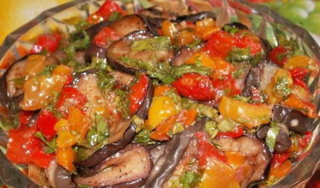 Маринованные баклажаны с овощами на закуску