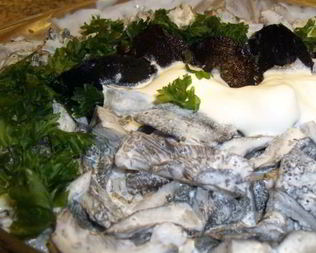 Маринованные грузди со сметаной