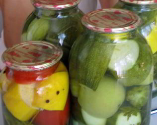 Маринованные кабачки, огурцы и помидоры
