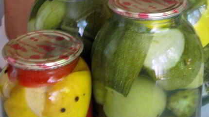 Маринованные кабачки, огурцы и помидоры