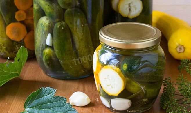 Маринованные огурцы с морковью