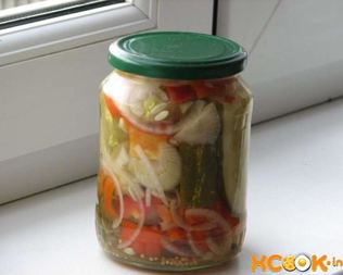 Маринованные огурцы с перцем