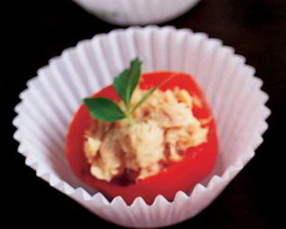 Маринованные перцы, фаршированные тунцом