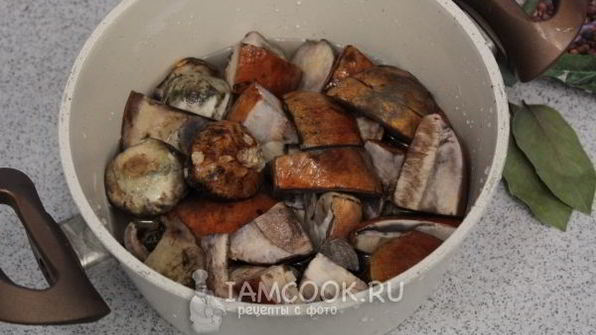 маринованные подосиновики