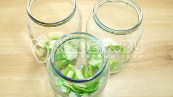 маринованные помидоры на зиму в банках с базиликом