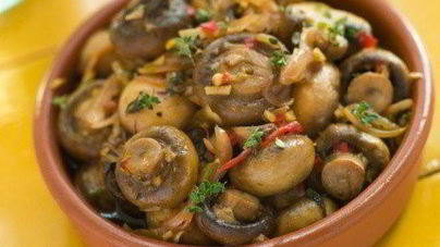 Маринованные шампиньоны в оливковом масле с эстрагоном и петрушкой