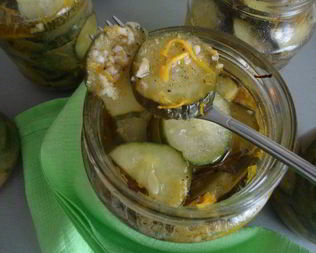 Огурцы маринованные с горчицей