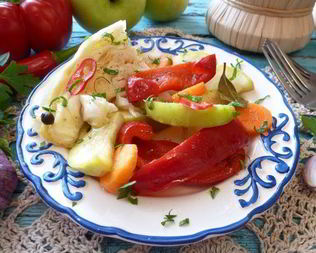 Овощи, маринованные с яблоком и корицей